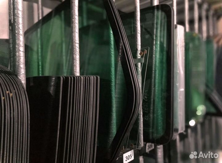 Стекло кабины New Holland E70B SR