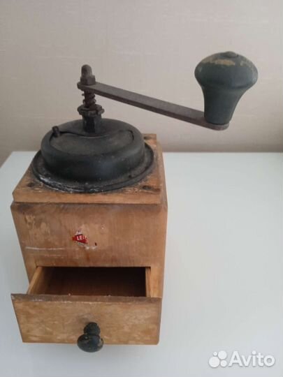 Старинная кофемолка