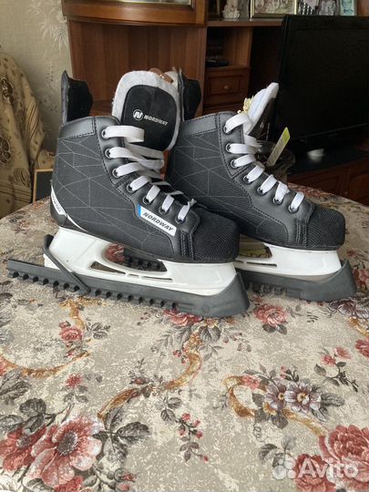 Коньки 35р, 2000. Лыжные ботинки41р. 2000