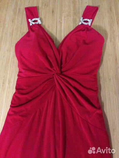 Вечернее платье со шлейфом р. 42-44