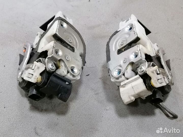 Замок двери задний Mitsubishi Outlander (CU)