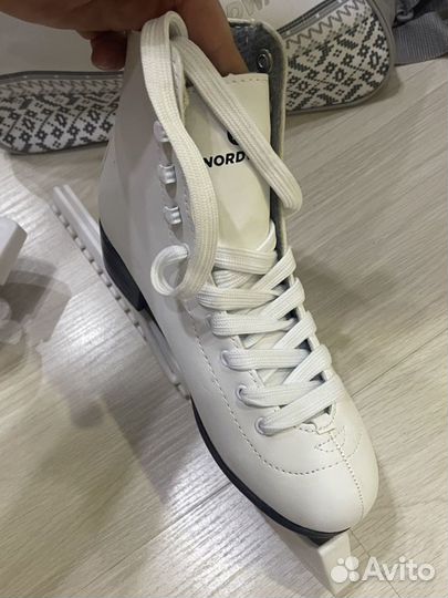 Коньки фигурные женские Nordway Bella