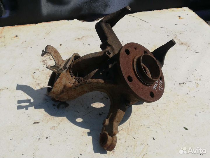 Кулак поворотный Шкода Фабия 1