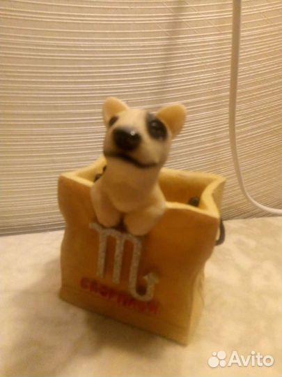 Сувенир собака/скорпион