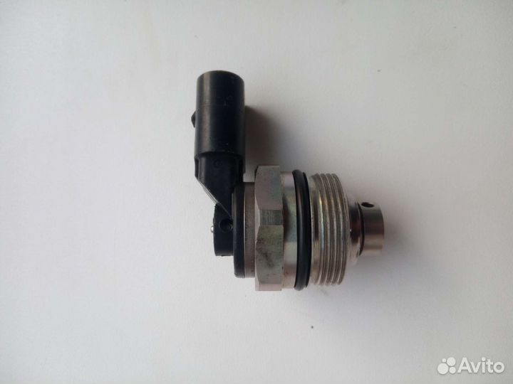 Клапан давления на тнвд 079127025C 06F127025J