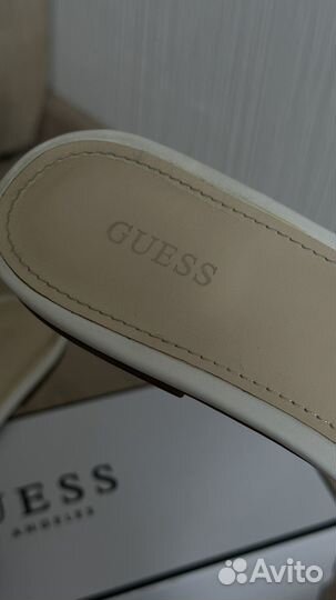 Шлепанцы Guess