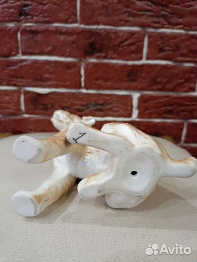 Фарфоровая статуэтка (собака эрдельтерьер, лфз