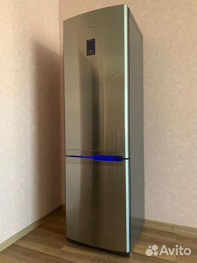 Холодильник Samsung