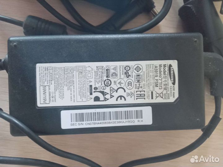 Блок питания для ноутбука Samsung и Lenovo