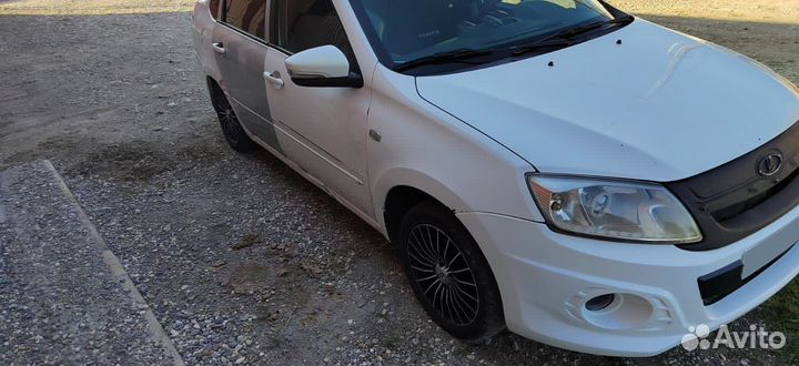 LADA Granta 1.6 МТ, 2015, битый, 200 000 км