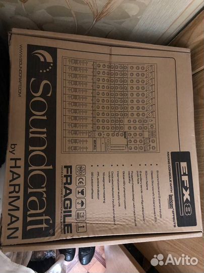 Микшерный пульт Soundcraft EFX8