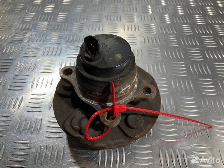 Ступица передняя левая Lexus LS 4 рест. 2010