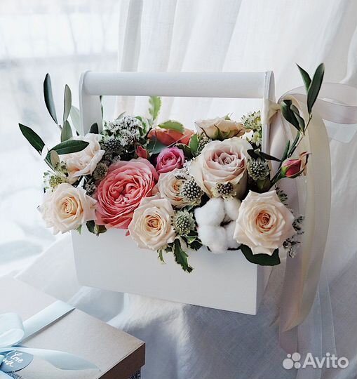 Подарок коробке из цветов