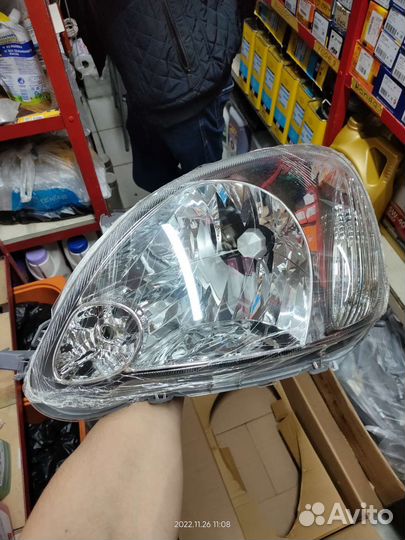 Фара левая новая Toyota Yaris