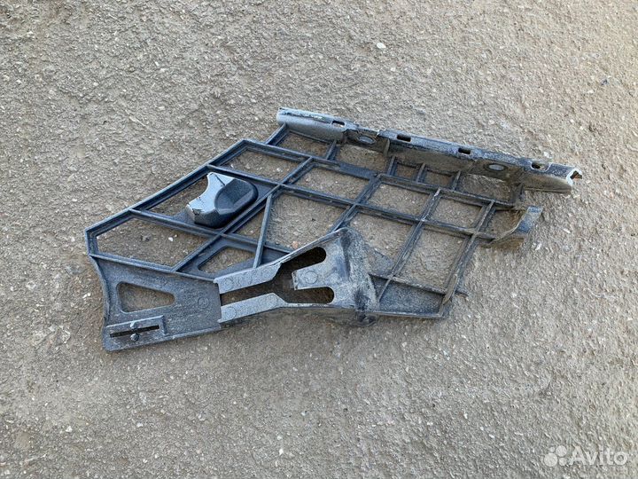 Кронштейн бампера переднего правый B-класс W246