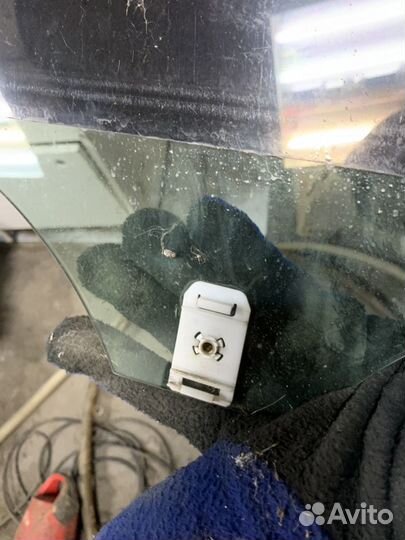 Стекло задней левой двери Мерседес w203 c200