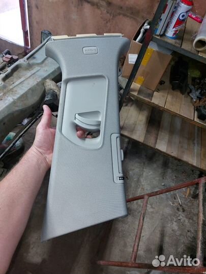 Обшивка средней стойки правая Audi A6 C6