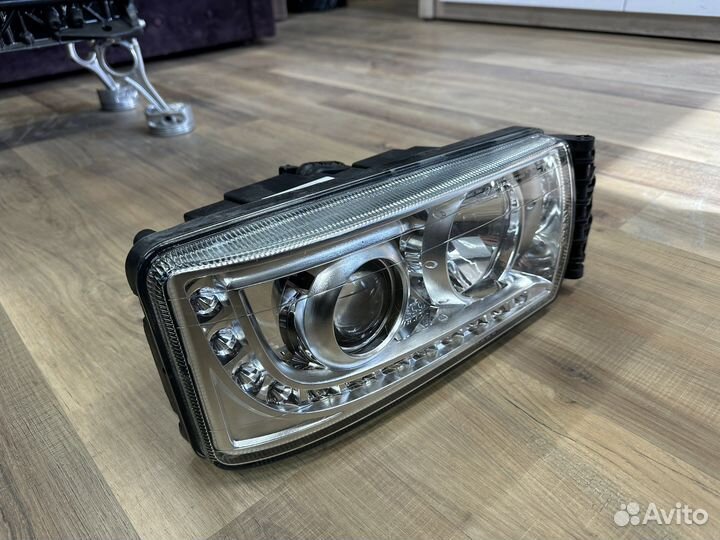 Фара правая Iveco AMT