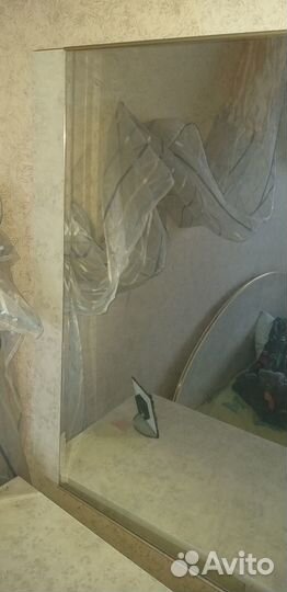 Зеркало светлое для спальни