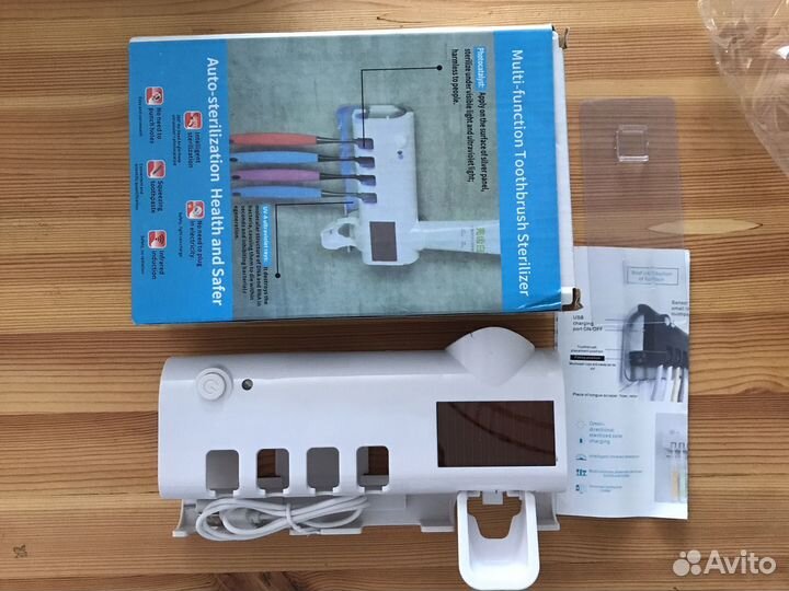 Футляр для зубных щеток со стерелизатором