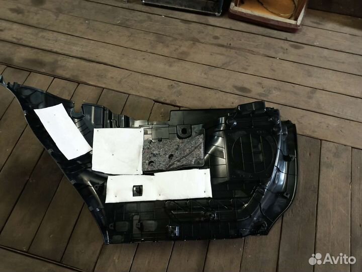 Обшивка багажника правая toyota rav 4