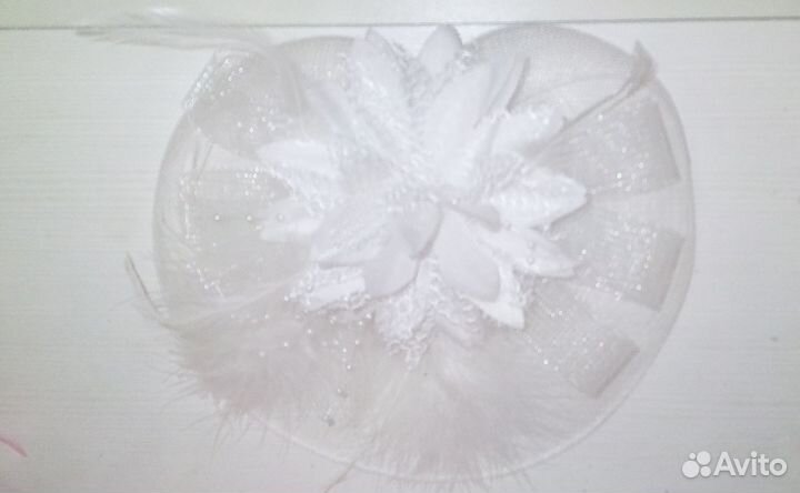 Шляпка для милашки. Украшение для волос с перьями