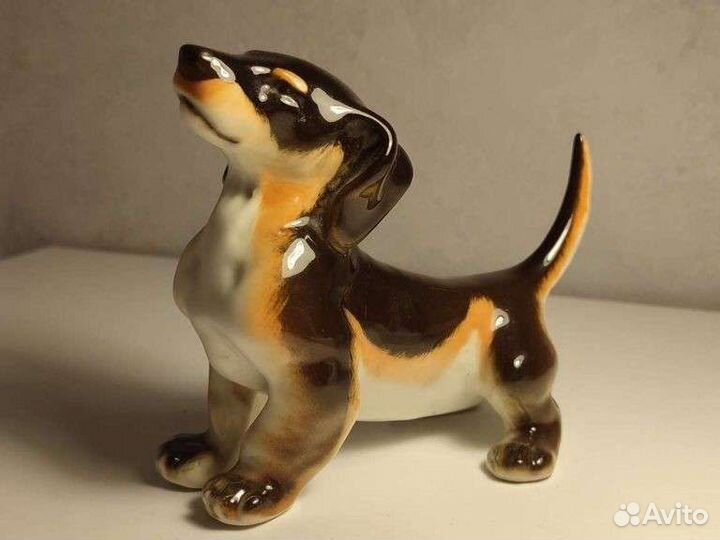 Фарфоровая статуэтка такса