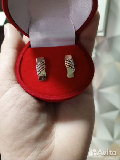 Золотые серьги
