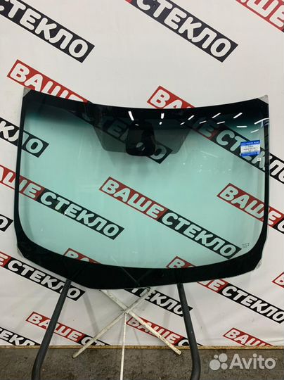Лобовое стекло Nissan Sentra B17 Установка