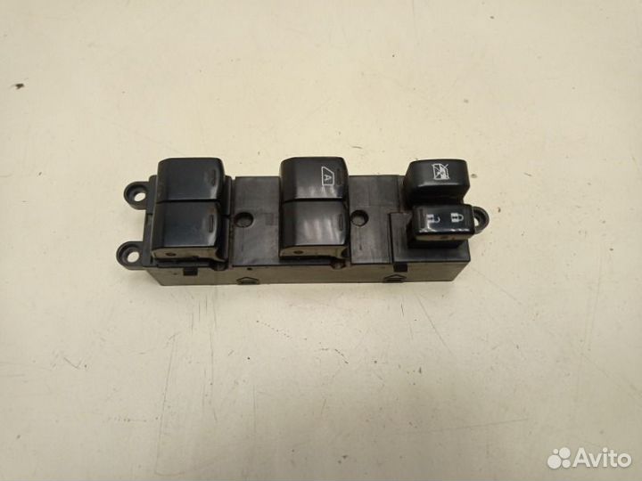 Блок управления стеклоподъемниками Nissan Tiida