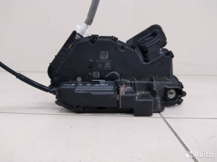 Замок двери передней левой Volkswagen Tiguan 2017