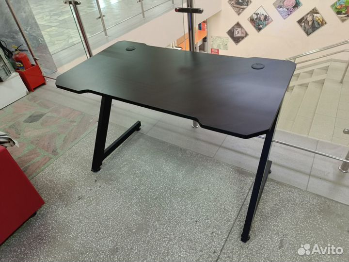 Стол компьютерный игровой ThunderX3 ED3