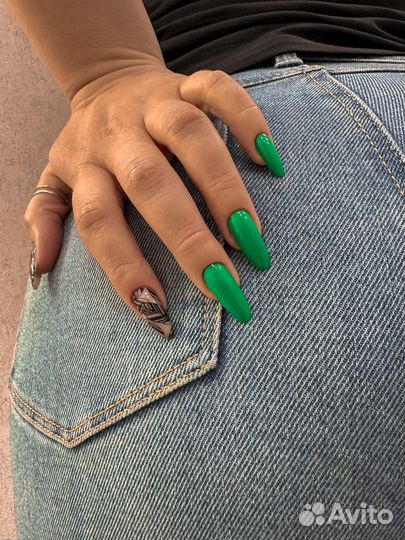 Маникюр педикюр 990 В студии