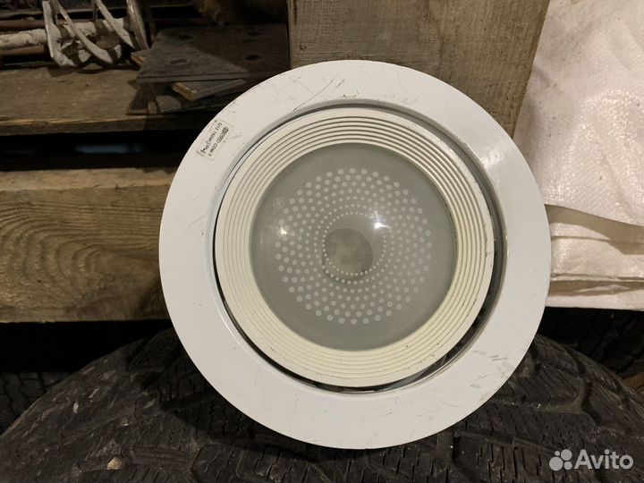 Точечный встраиваемый светильник