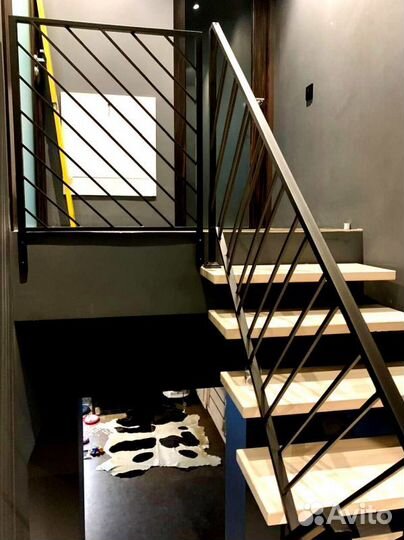Лестница Г-образная с поворотными ступенями