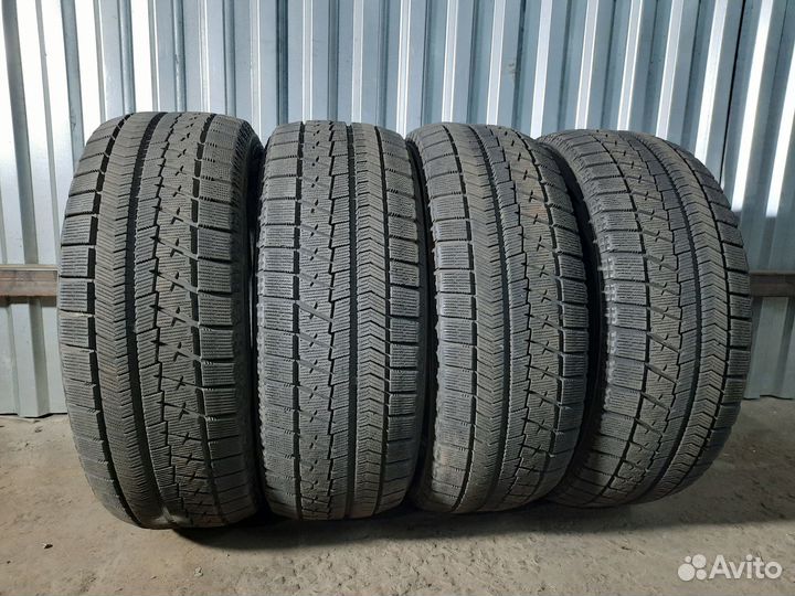 Bridgestone Blizzak VRX 215/45 R17