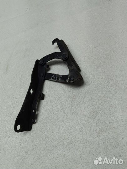 Петля капота передняя правая Nissan Cedric MY34