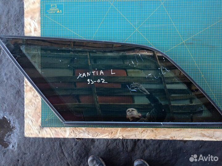 Стекло багажника левое Citroen Xantia универсал
