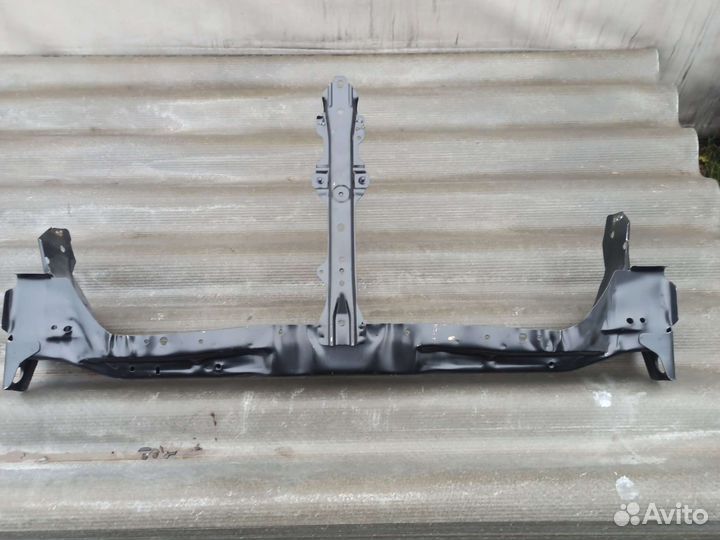 Нижняя часть рамки радиатора