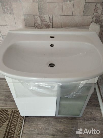 Тумбочка с раковиной