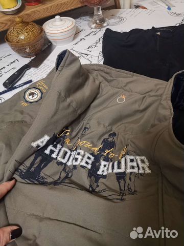 Легенцы, шлем и жилет для занятий конным спортом