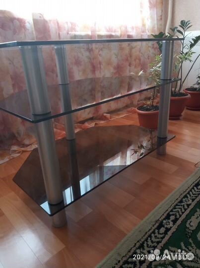 Стеклянная тумба