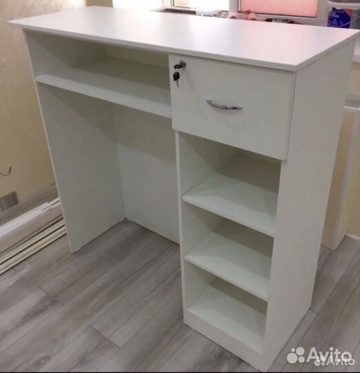 Ресепшен, стойка администратора