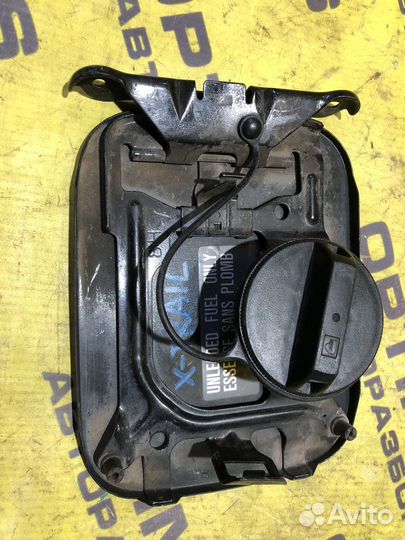 Лючок бензобака Nissan X-Trail T30