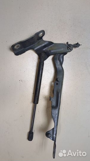 Петля капота Volvo XC60, 2015