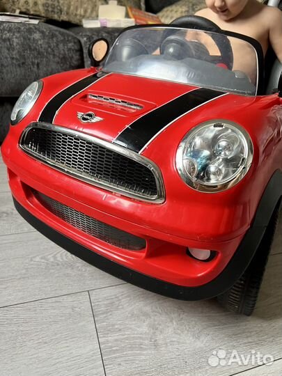 Электромобиль - каталка машина