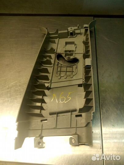 Обшивка стойки центральной левая Mitsubishi