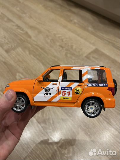 Машинка Модель металлическая УАЗ patriot