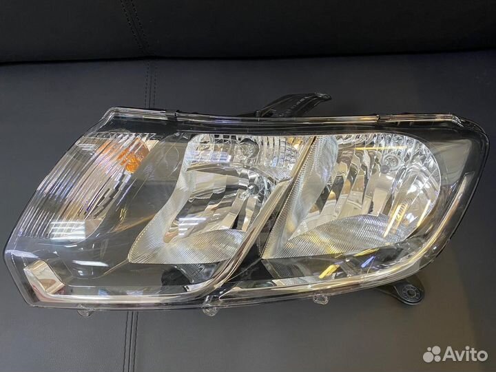 Фара левая Renault 260607796R