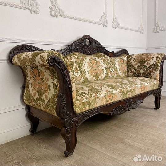Антикварный большой диван в стиле Biedermeier